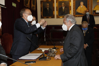 Imposición de la medalla al Excmo. Sr. D. Pedro Clarós por el Excmo. Sr. D. Luis Miguel Tobajas Asensio - Foto 3